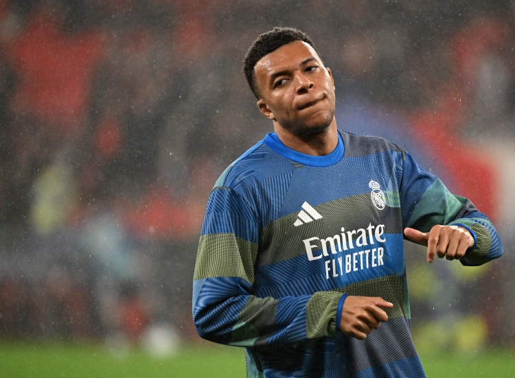 柠檬体育直播-9天后将战曼城！皇马官方：姆巴佩左膝扭伤，目前将保守治疗